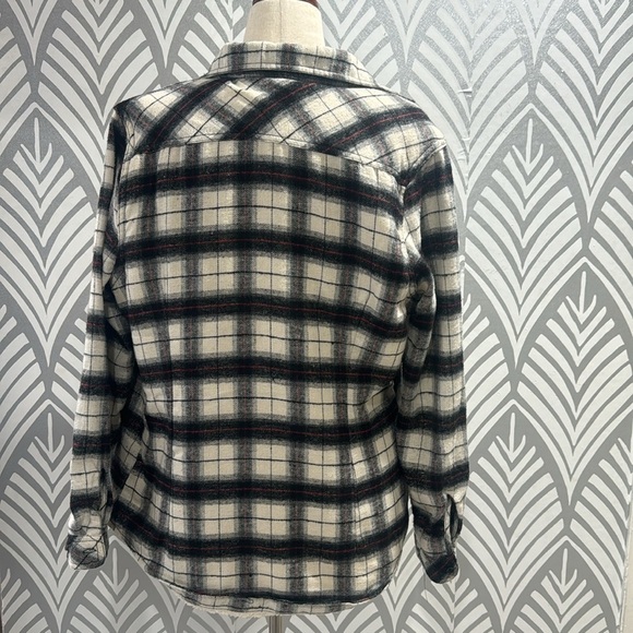 Cisono Plaid Collection women’s shacket. - Picture 6 of 9